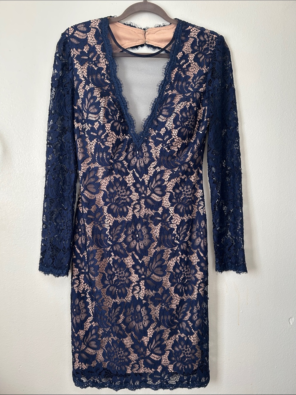 Betsy & Adam Size 6 Navy Nude Lace V-Neck Cocktail Dress
